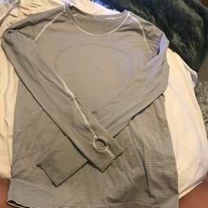 Lulu lemon Long sleeve with thumb holes